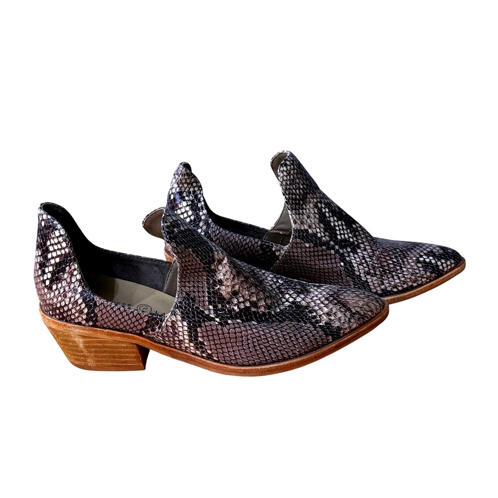 CHINESE LAUNDRY 5.5 La Focus Snakeskin Booties Side Cutout Point Toe Gray Taupe